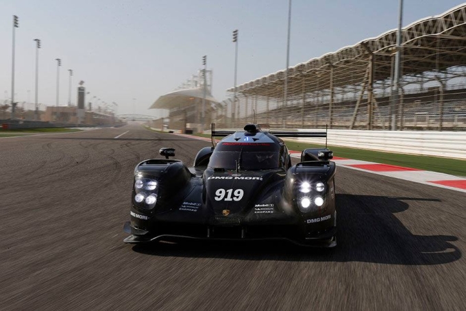 Porsche laat zich niet terugslaan door zandstormen in Bahrein